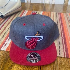 Mitchell & Ness Miami heat Gray and Red NBA Cap